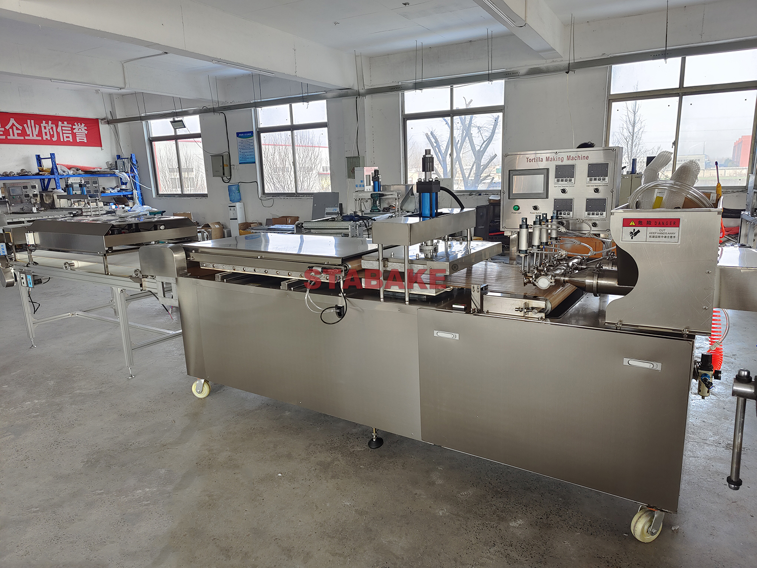 Máquina automática para hacer tortillas Línea de producción Tortillas industriales de harina de maíz Máquina prensadora para hacer pan para la fabricación de chapati khakhra
